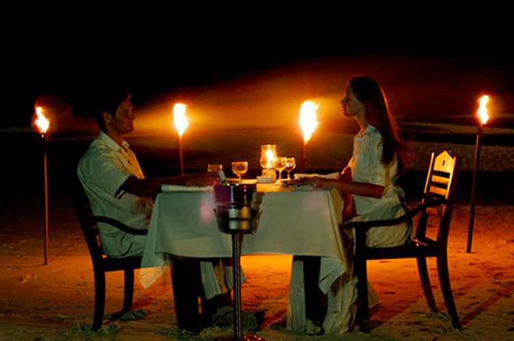 romantic_beach_dinner.jpg